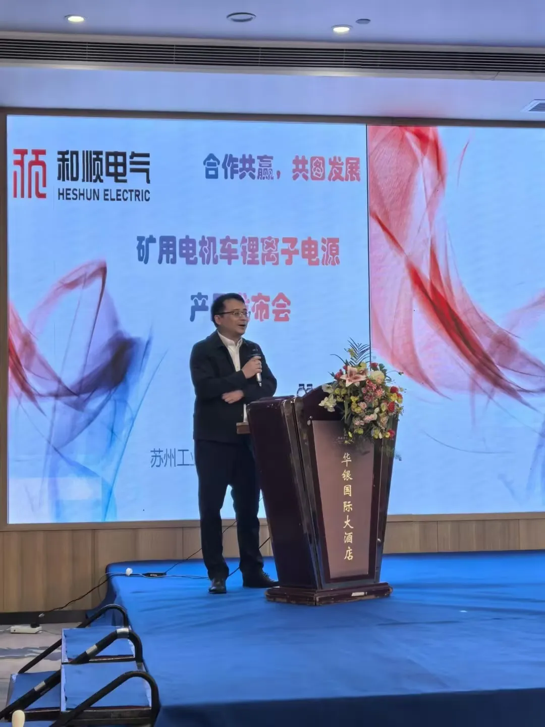 诸侯快讯-你别看他很强，穿回当年和许家印一起打球，照样打不过-诸侯快讯